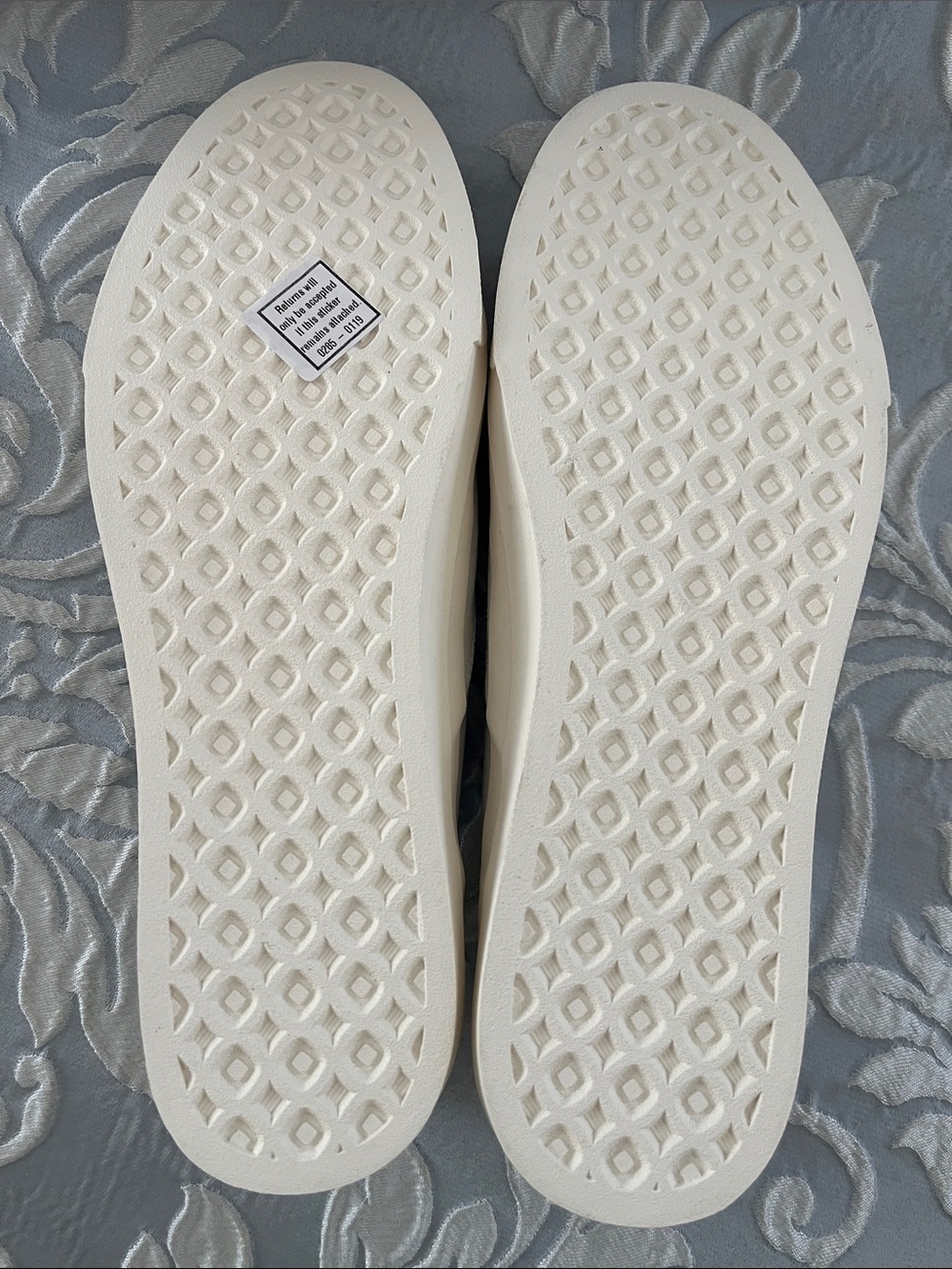 MAISON KITSUNÉ Off-White Canvas Low-Top Sneakers- NEW - Picture 7 of 11